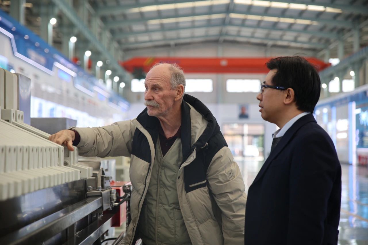 熱烈歡迎德國(guó)河南總商會(huì)會(huì)長(zhǎng)孔明蒞臨大張公司參觀交流